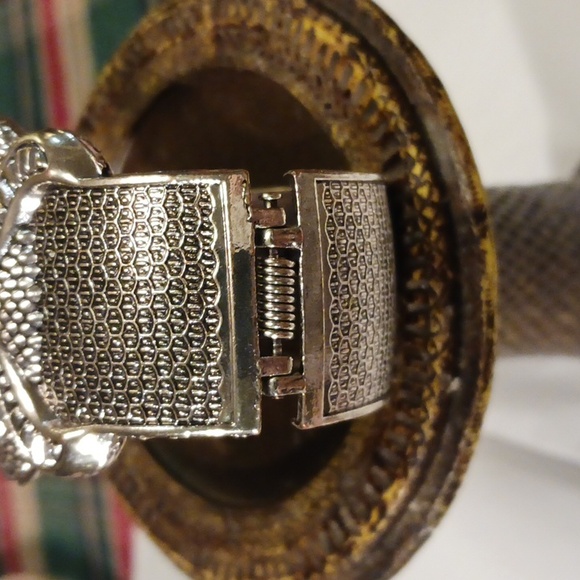 Silver Tone Metal Owl Cuff Bracelet With Black Rhinestones - Picture 6 of 8